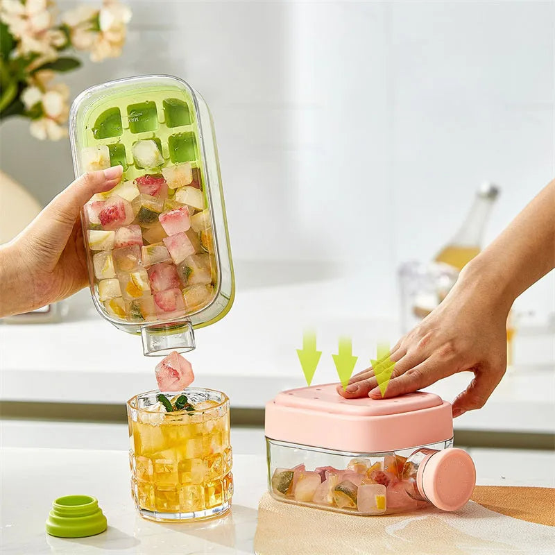 🧊 قالب مكعبات ثلج بغطاء وشفاطة